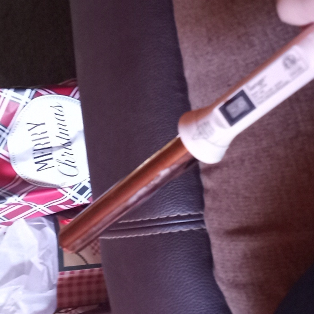 Curling  wand  Brand is l'ange